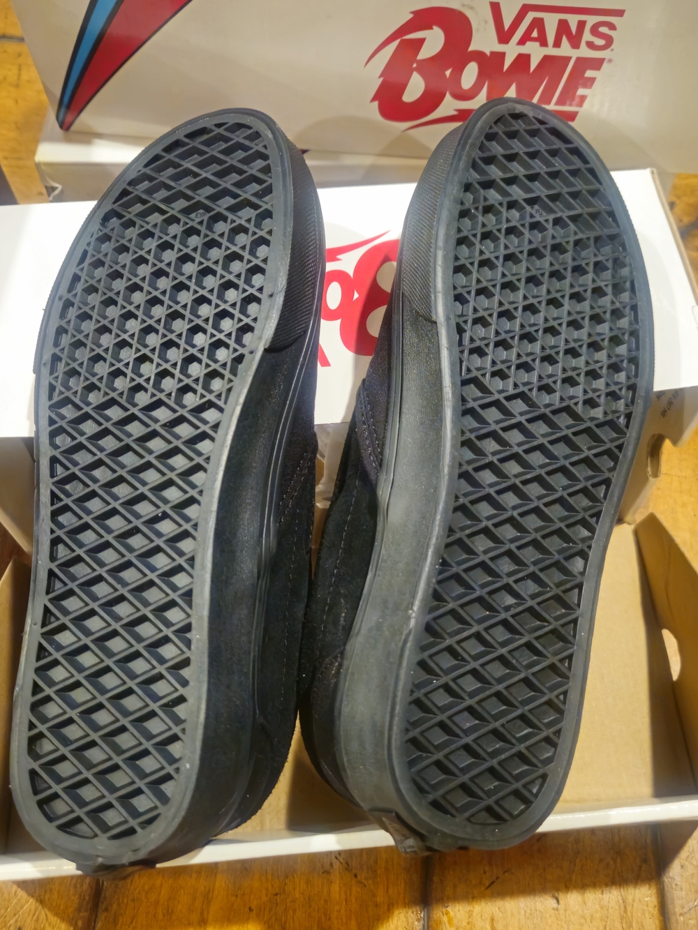 Vans x Bowie Black Slip-On Stars Skate Shoes - Picture 3 of 6
